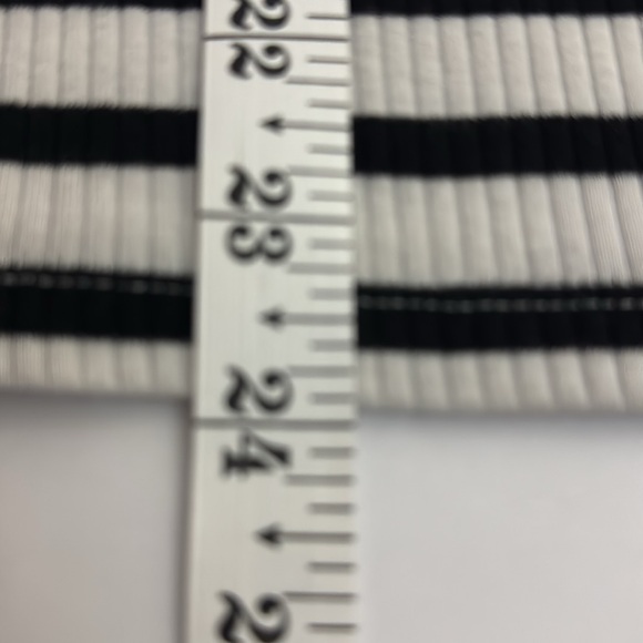 GAP Women’s Bundle (2) of Tank Tops -
(1) Black/White and (1) Blue Size XL - Picture 5 of 13